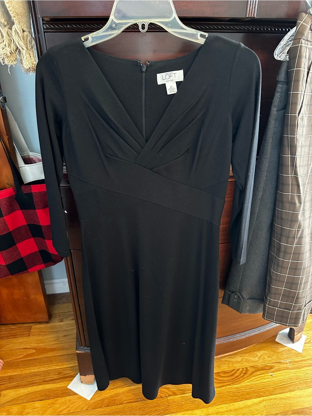 Ann Taylor LOFT Black V-Neck Long Sleeve Dress size 2P